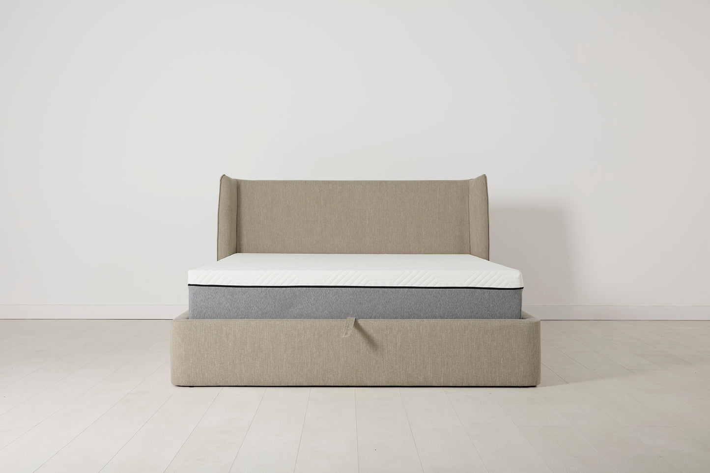Bett 03