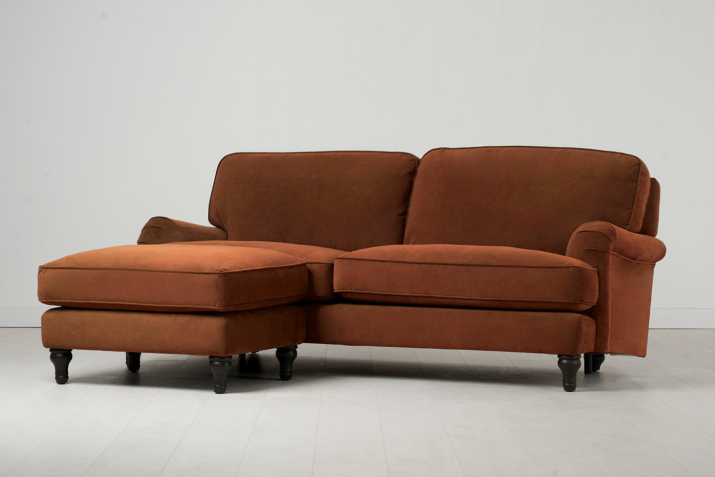 Dreisitzer-Sofa Model 12 mit Chaiselongue links