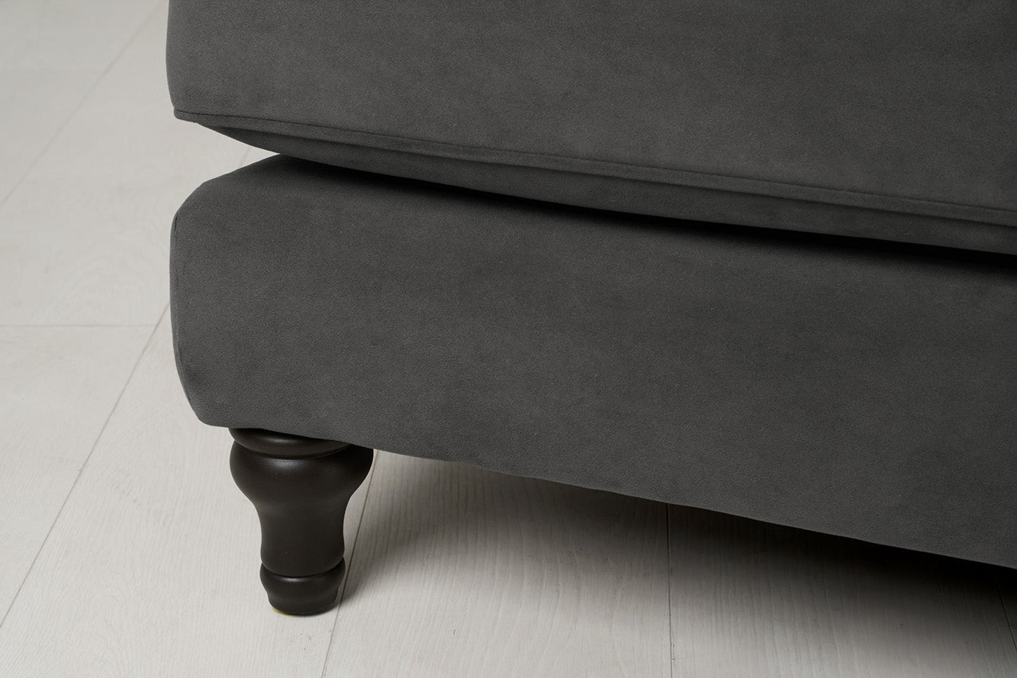 Dreisitzer-Sofa Model 12 mit Chaiselongue links