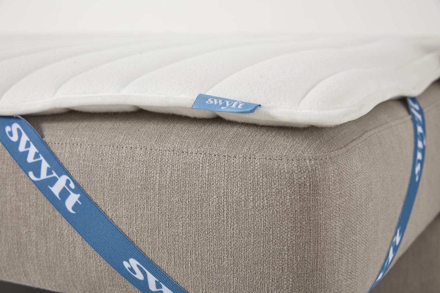Model 04 Dreisitzer-Schlafsofa