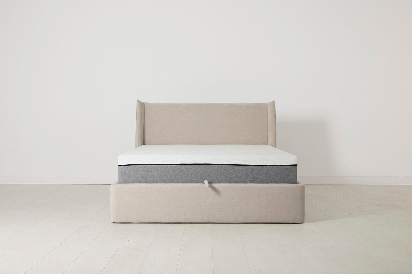 Bett 03