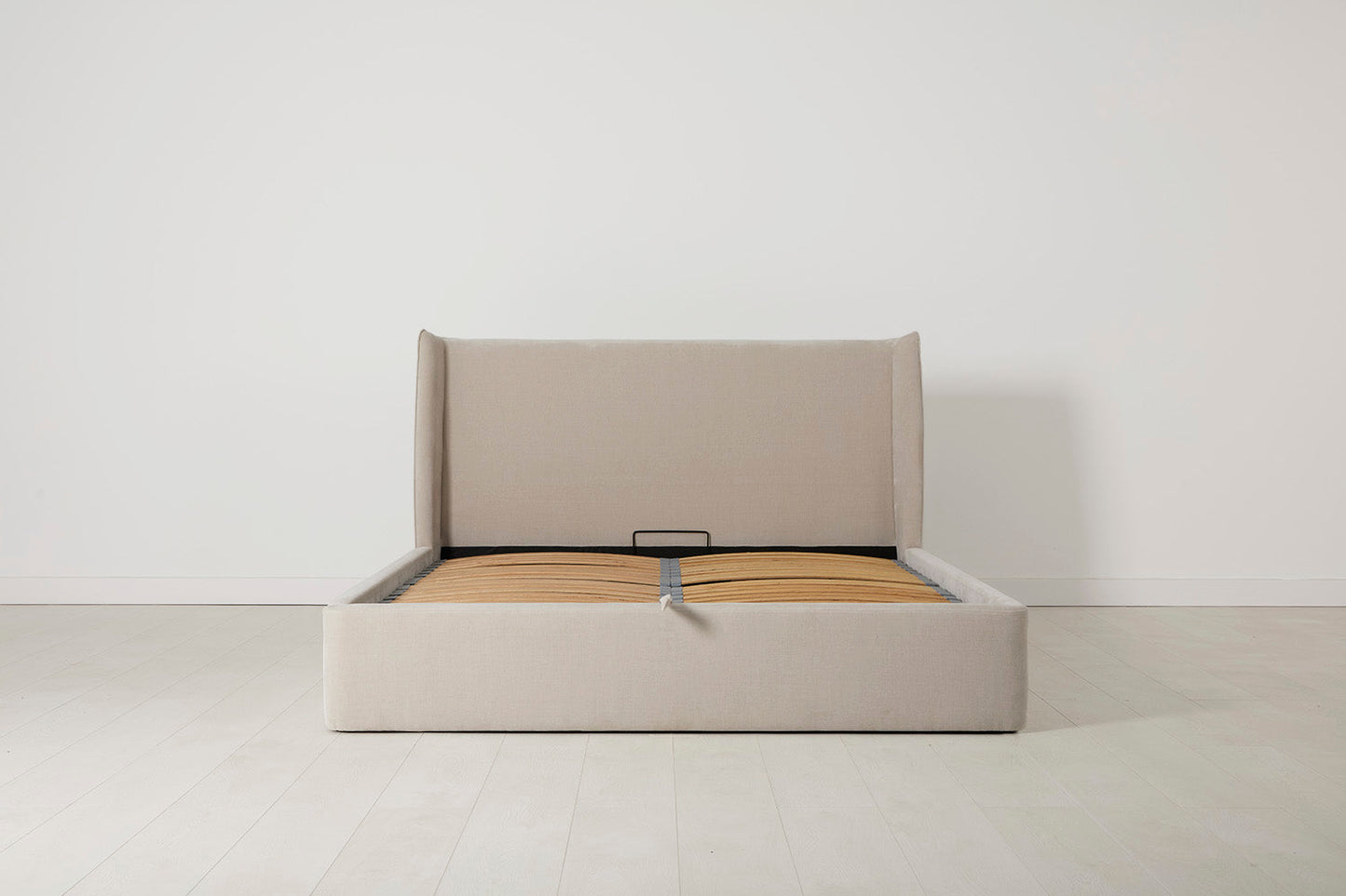 Bett 03