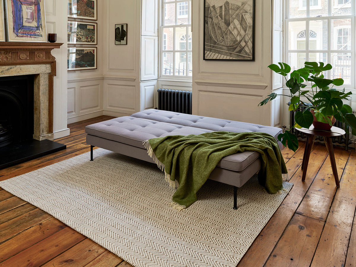 Model 11 Dreisitzer-Schlafsofa