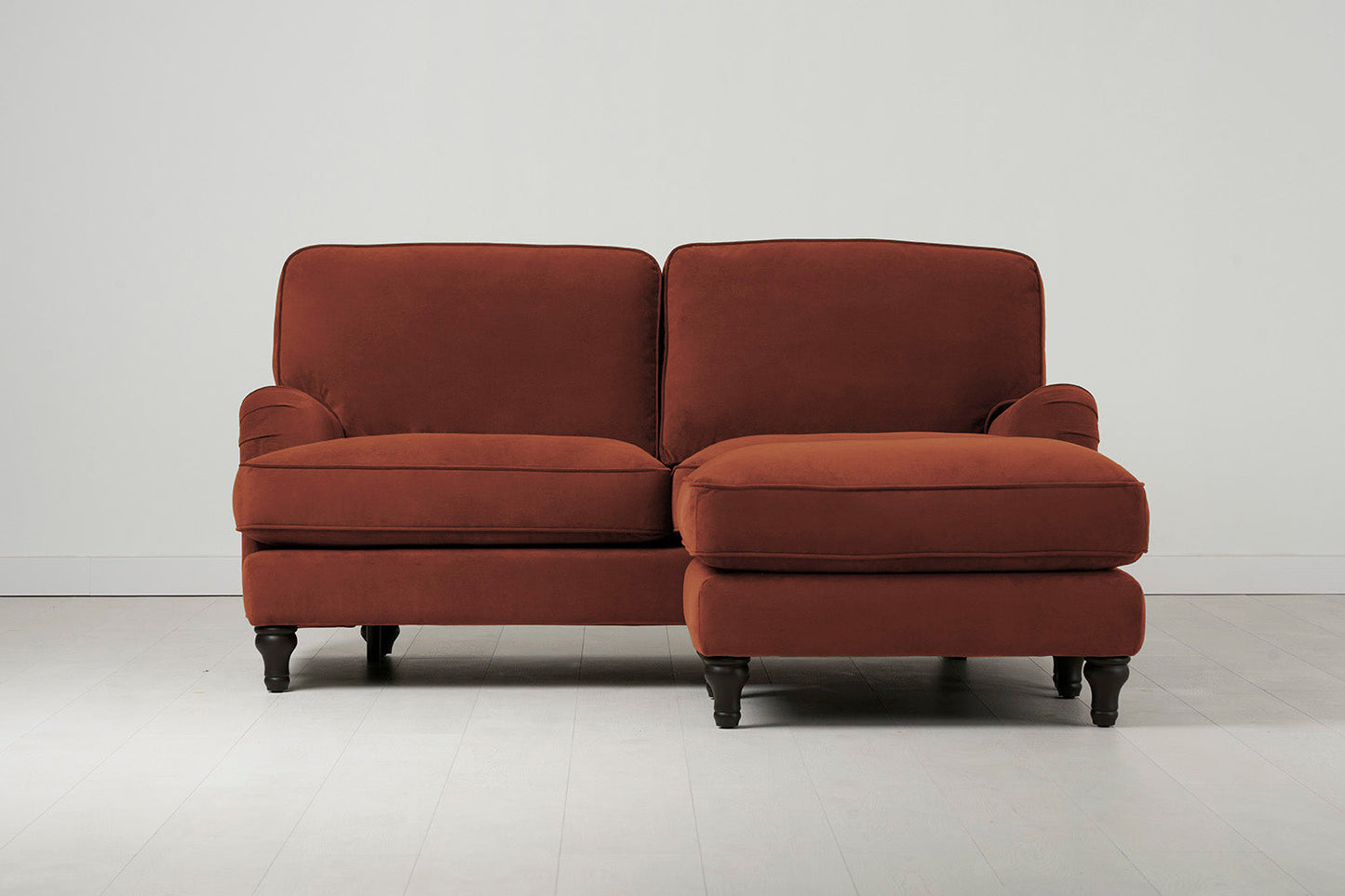 Model 15 Zweisitzer-Sofa mit Chaise Longue rechts