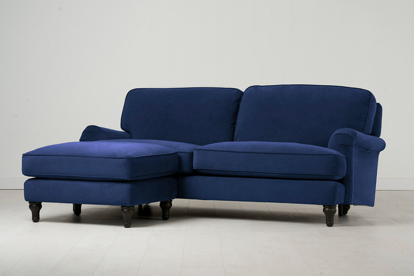 Dreisitzer-Sofa Model 12 mit Chaiselongue links