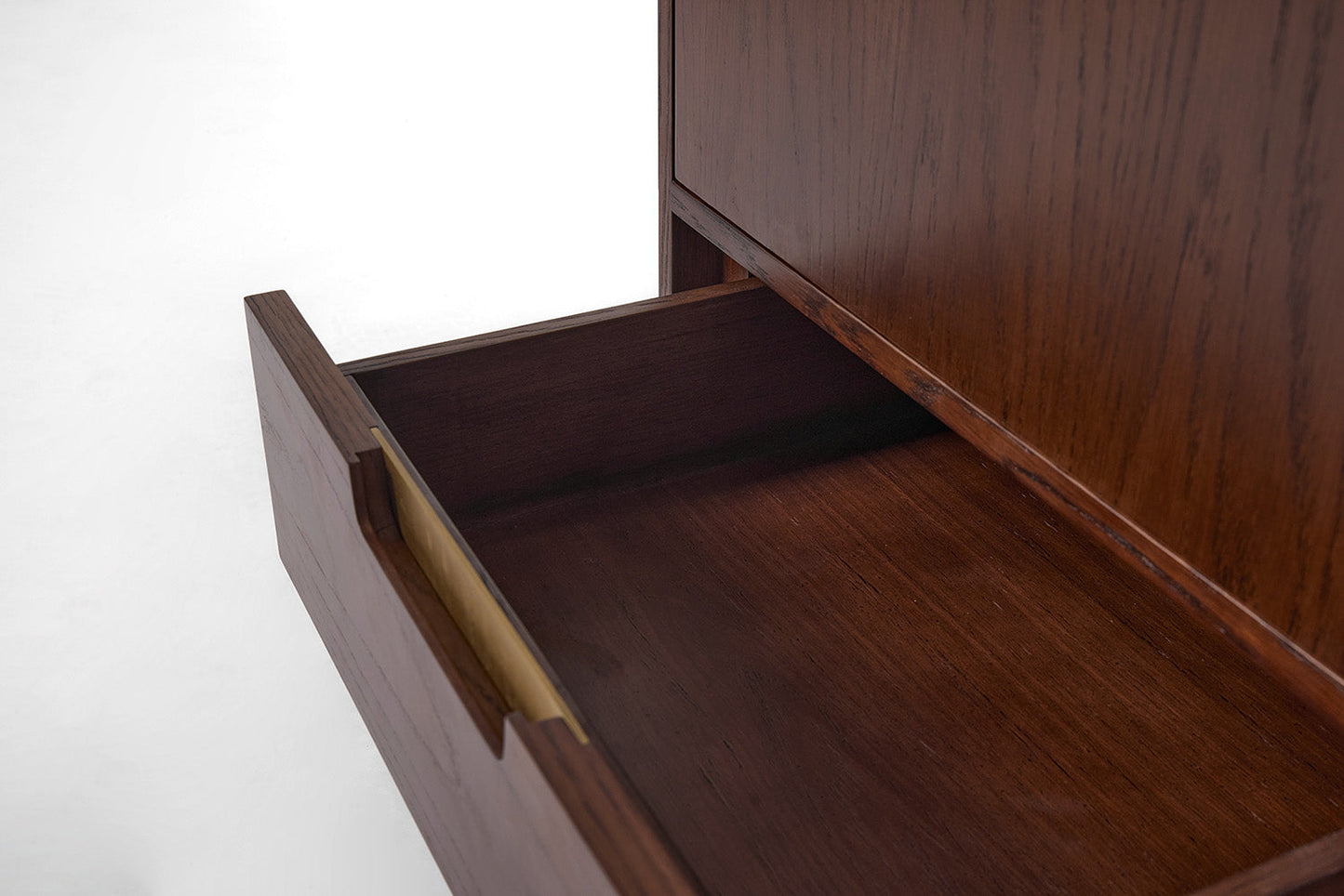Kleiderschrank 01
